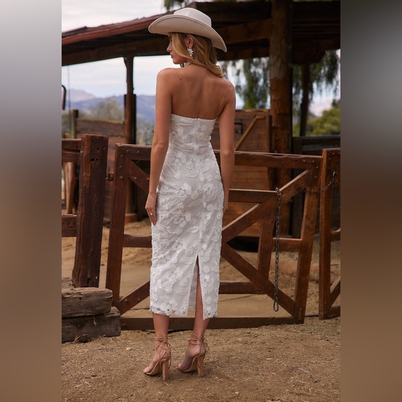 12th Tribe Leilani White Floral Textured Strapless Dress - Picture 4 of 6